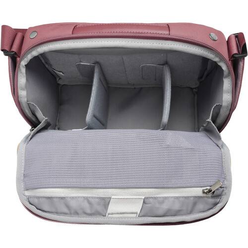 Vanguard VEO Metro Shoulder Bag (Magenta, 4L)